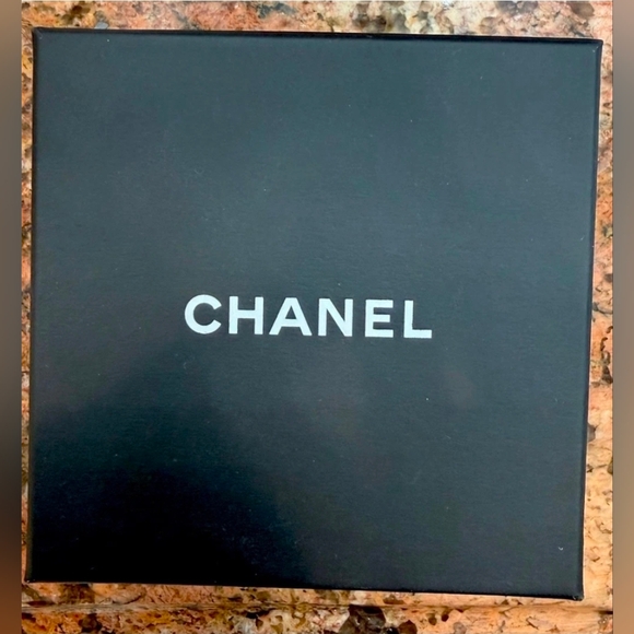 Chanel Women's Earrings Drop Gold Pearls Crystals Studs Luxury Designer NEW - Picture 2 of 9